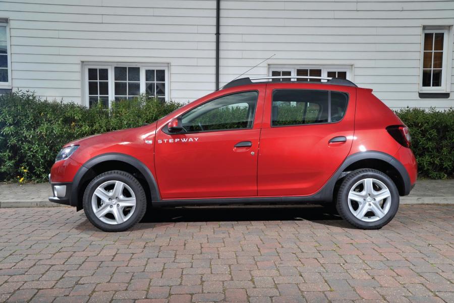  Dacia Sandero Stepway 2013 года  (UK) (фото 25 из 37)